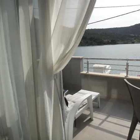 Apartments Selina Vinišće Exteriér fotografie