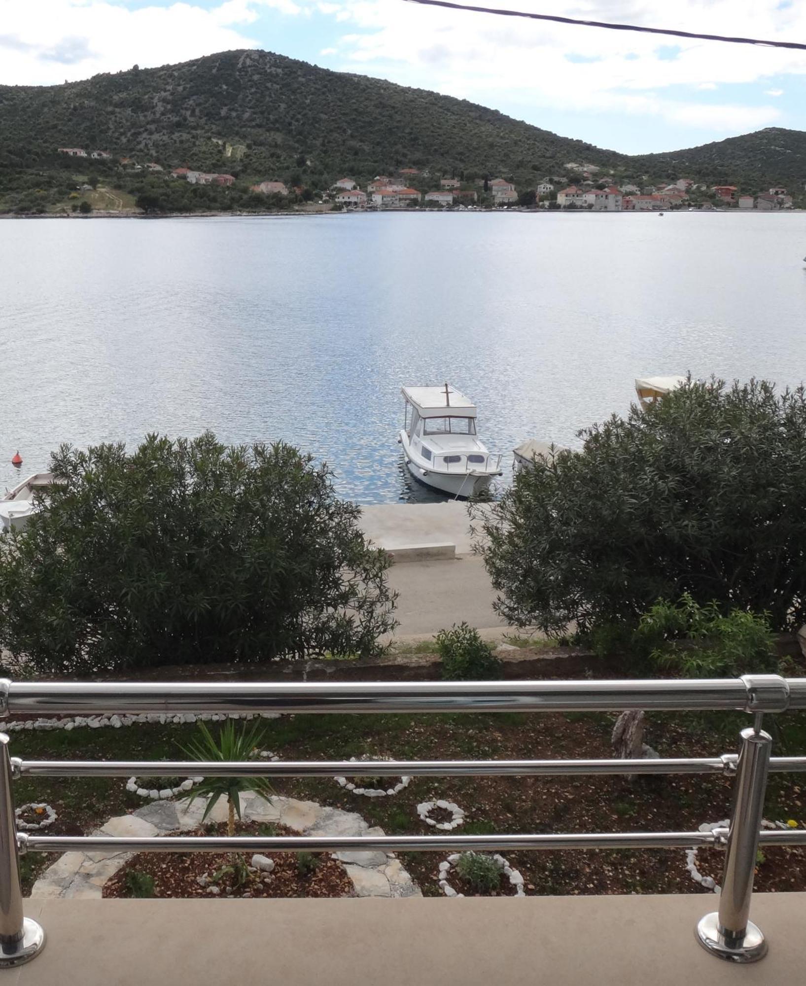 Selina Apartma Vinisce