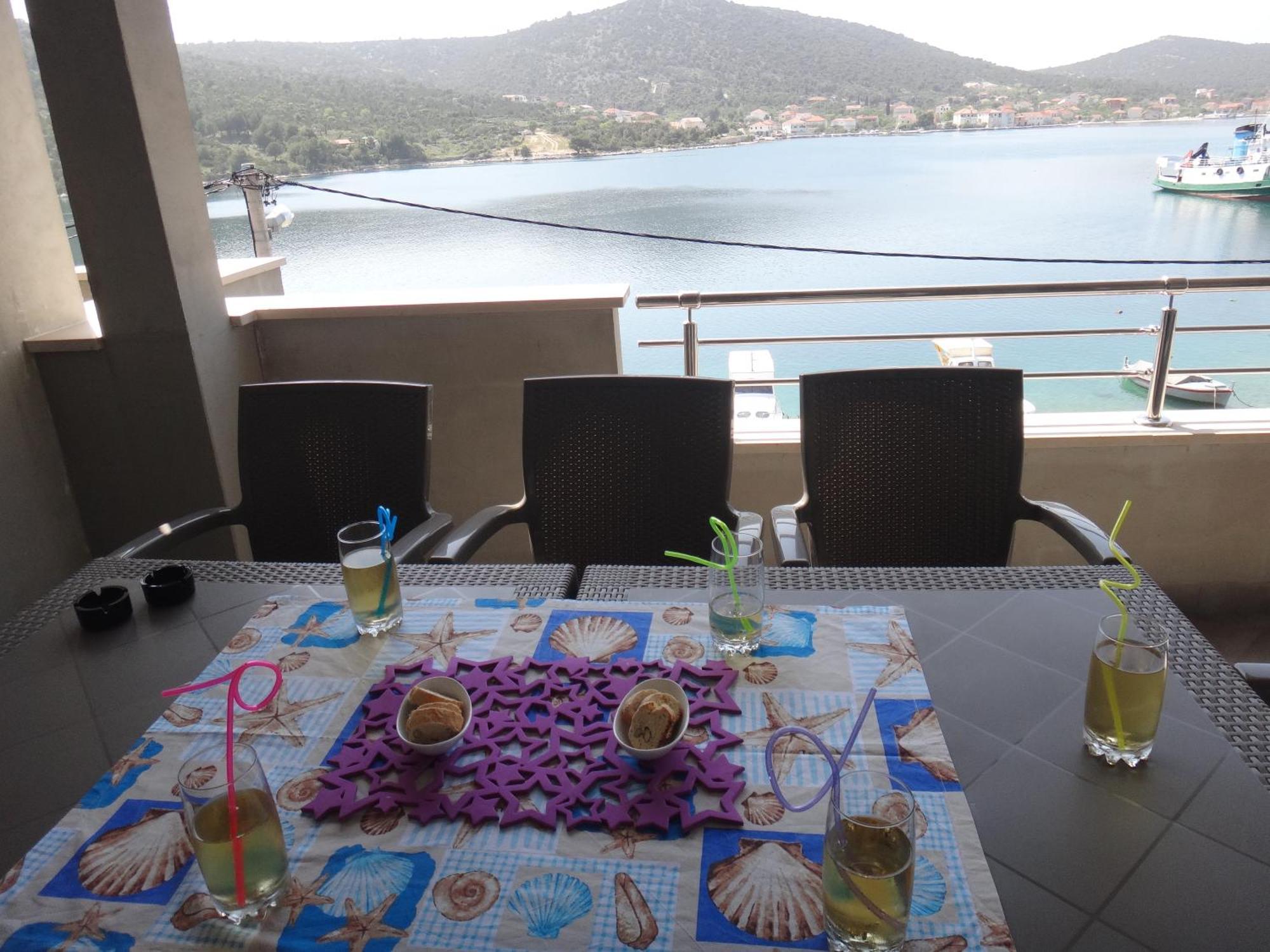 Selina Apartma Vinisce